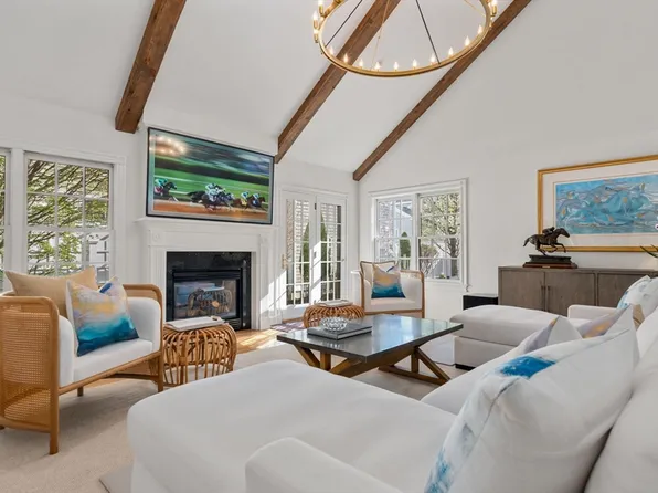 208 Marina Dr, Quincy, MA 02171