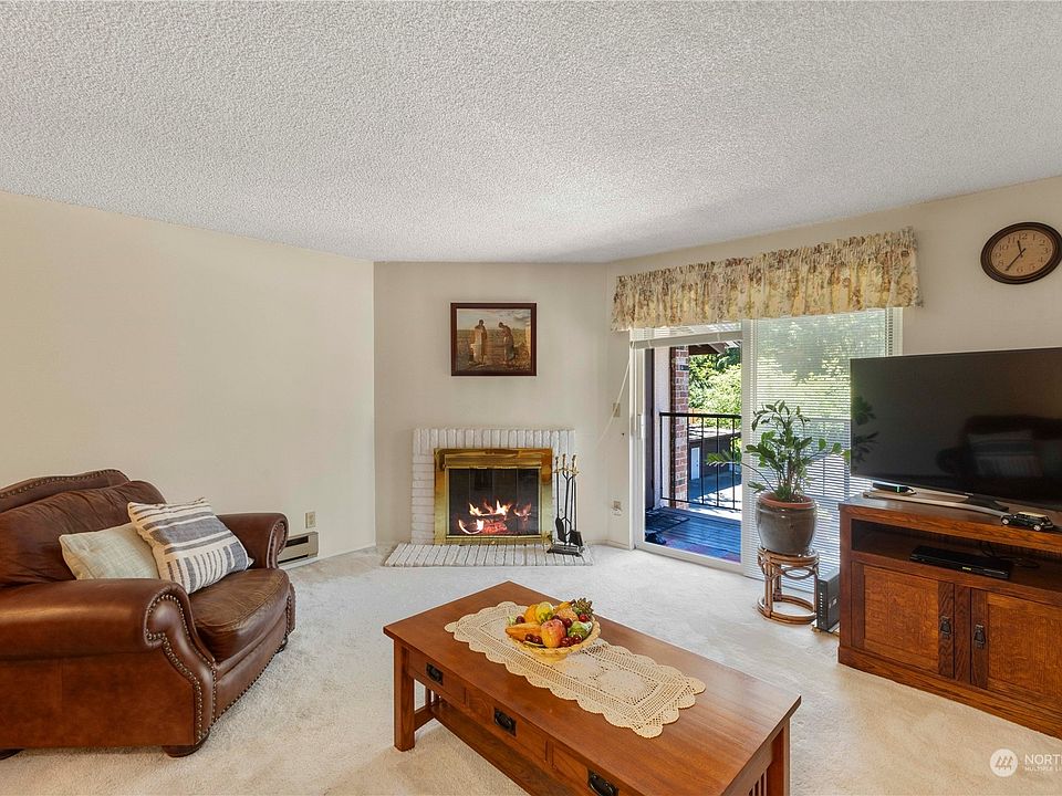 Welcome to 'the Regency' and condominium R313>