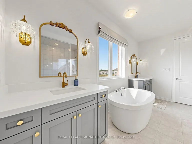 635 Newlove St — Photo 31