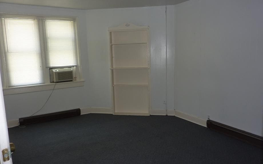 2nd image of 410 W 35th St APT 10