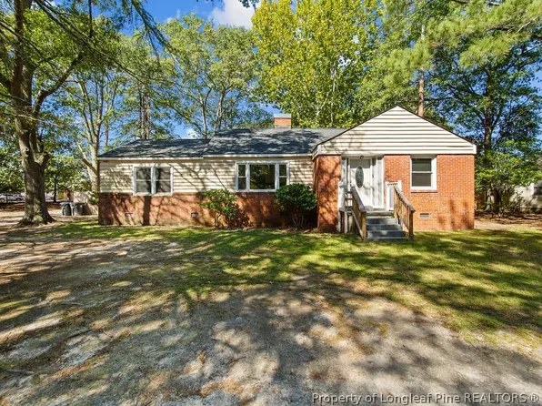 113 N Wright St, Raeford, NC 28376