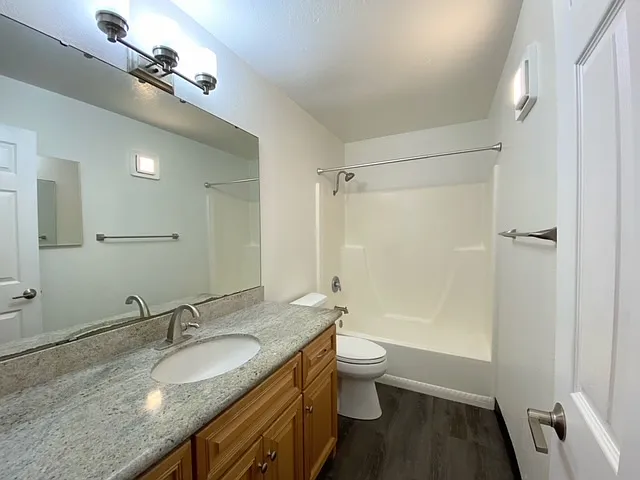 Dela Vina Apartments — Photo 36