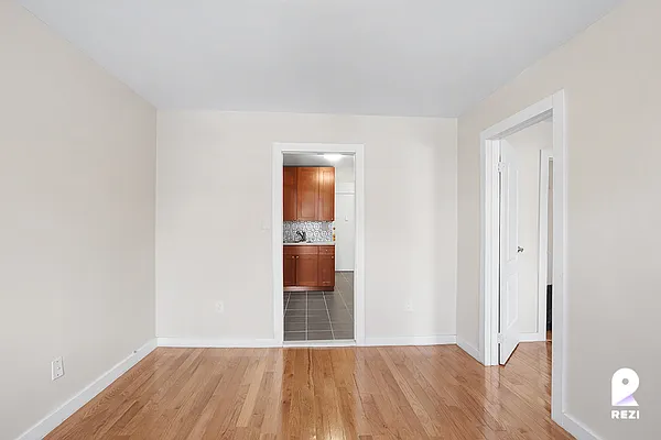 Rented by REZI | media 8