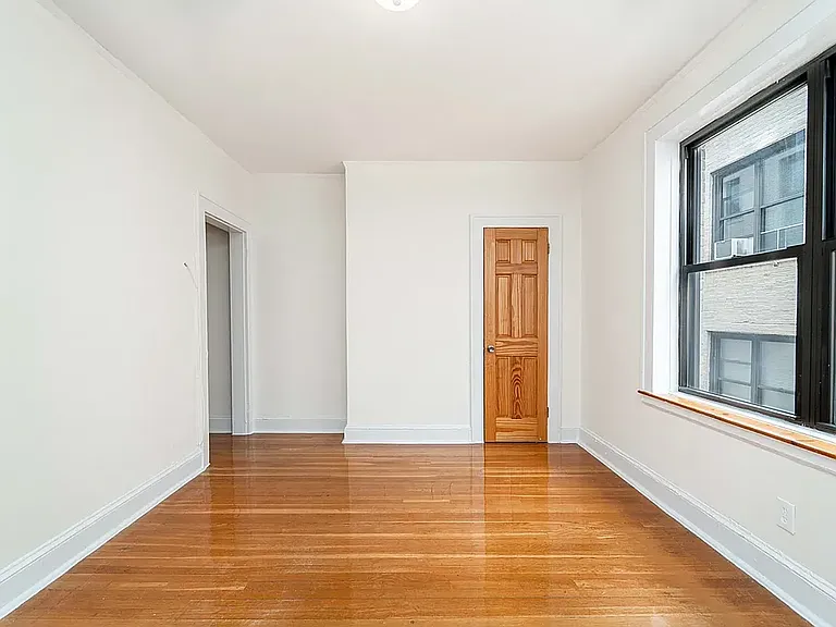 21-54 Crescent St #D3 — Photo 7