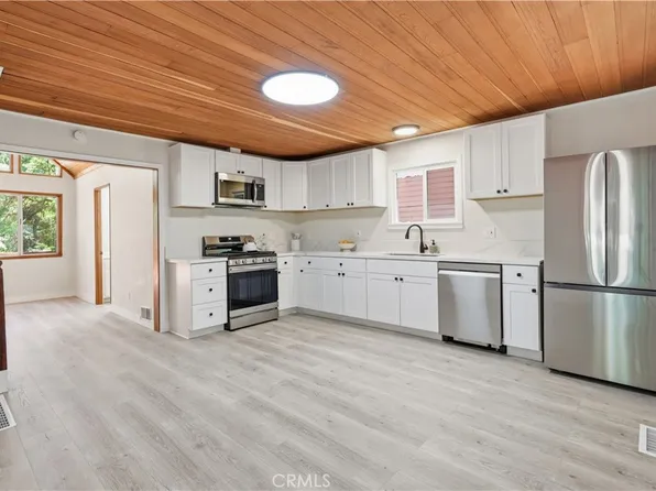 23388 Knapps Cut Off, Crestline, CA 92325