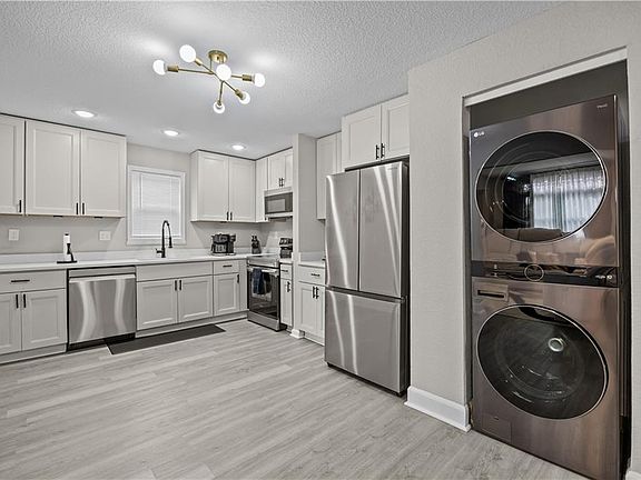 3rd image of 920 Widgeon Rd