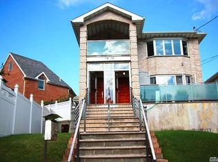 2017 Clintonville St, Flushing, NY 11357