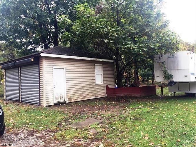 2nd image of 122 Riveredge Rd