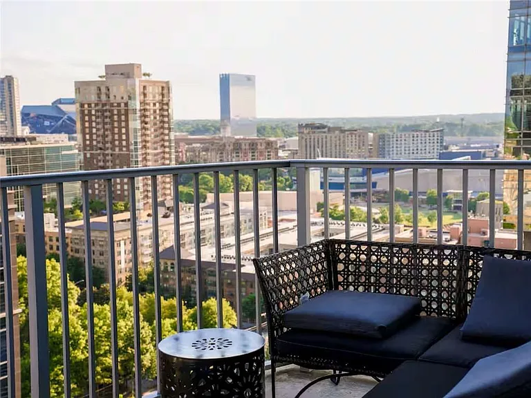 400 W Peachtree St NW #2006 — Photo 4
