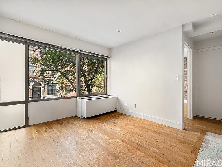 636 E 11th St #2F — Photo 1