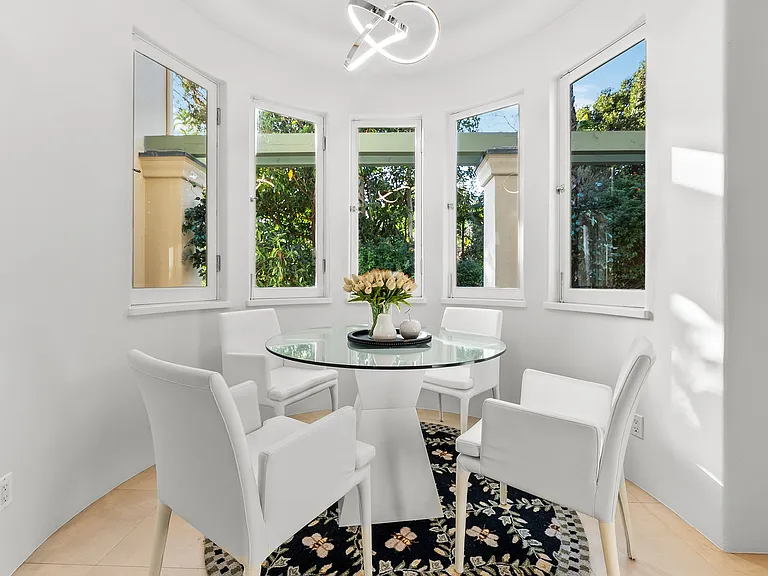 1368 N Doheny Pl — Photo 33