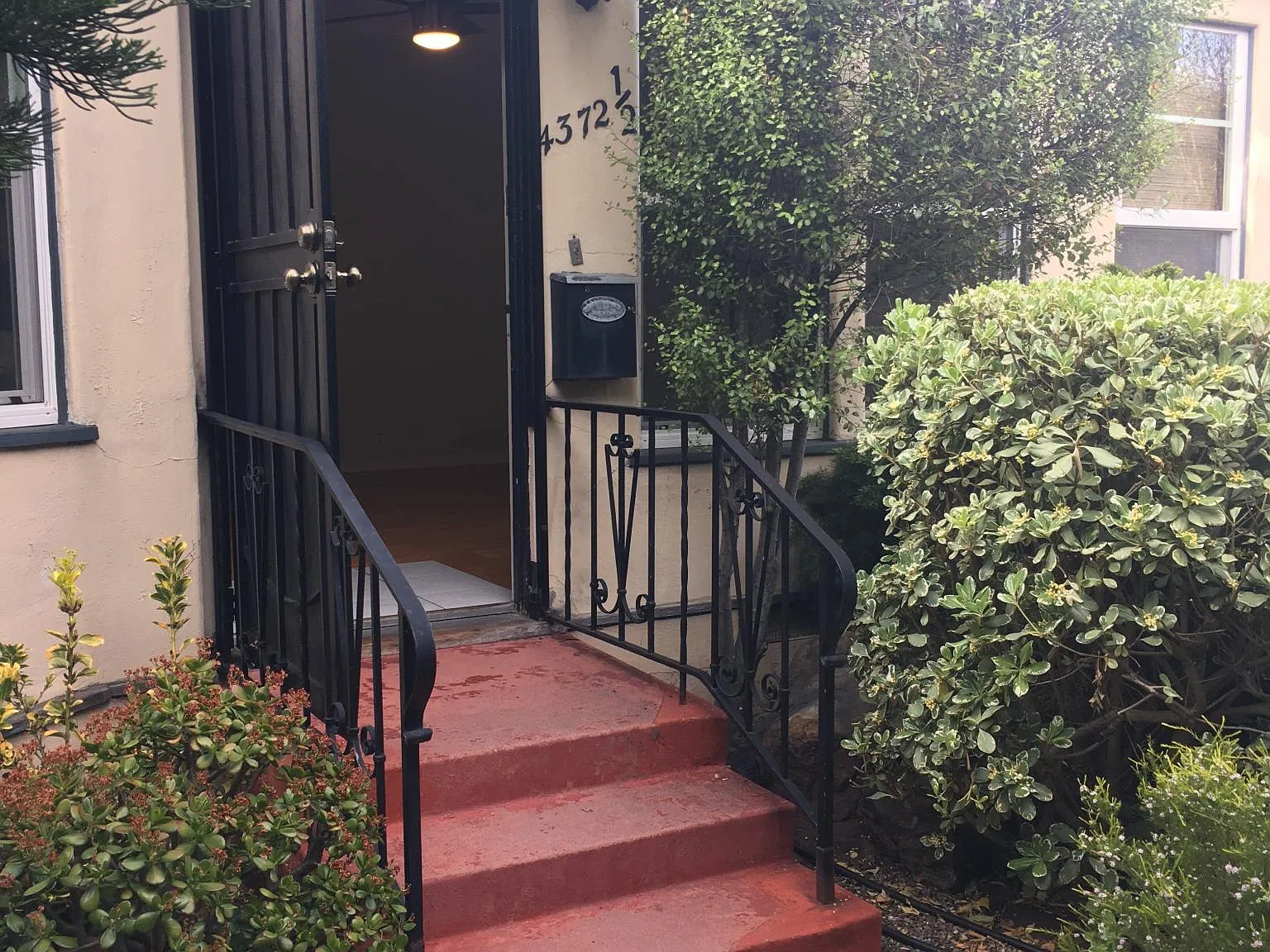 4372 1/2 Kansas St — Photo 1
