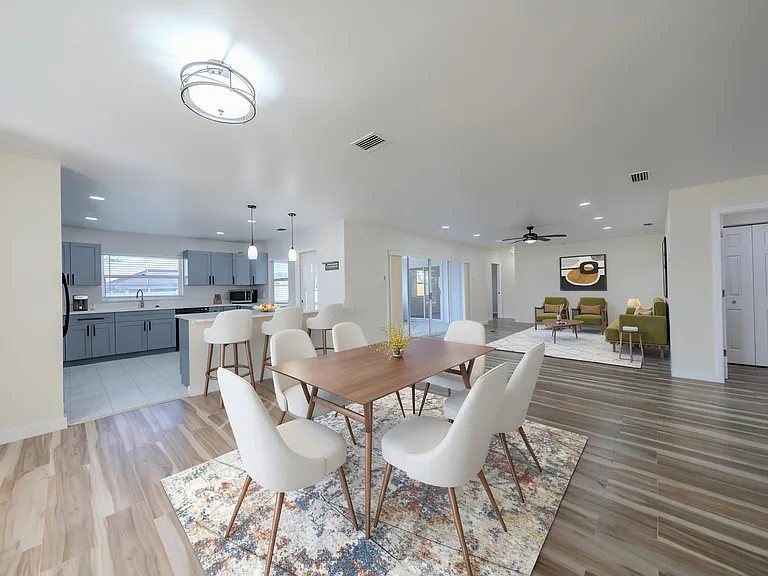 651 SE Degan Dr — Photo 10
