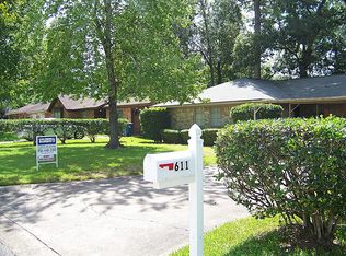 611 Hildred Ave, Conroe, TX 77303