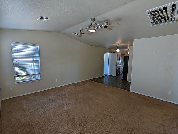 3rd image of 516 Dayflower Ln