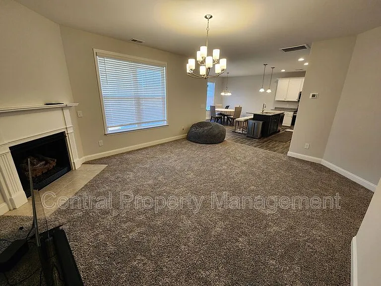 512 Dottie Ct — Photo 16