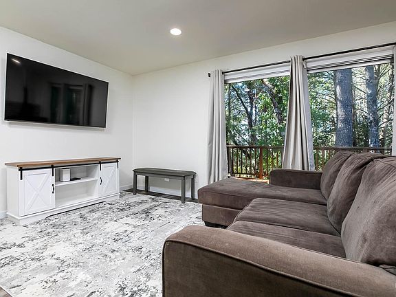 5th image of 1511 Daphne Drive