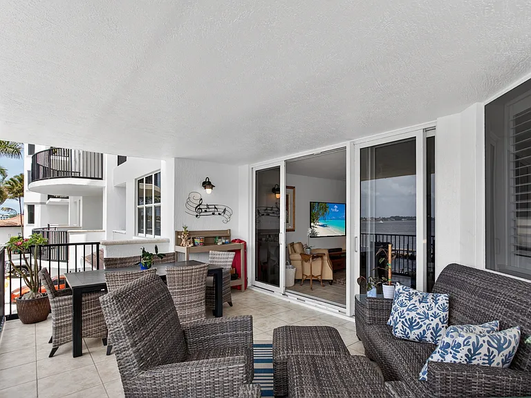 2700 N Federal Hwy #203 — Photo 41