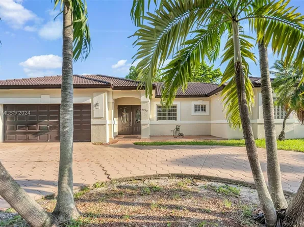 8930 NW 162nd Ter, Miami Lakes, FL 33018