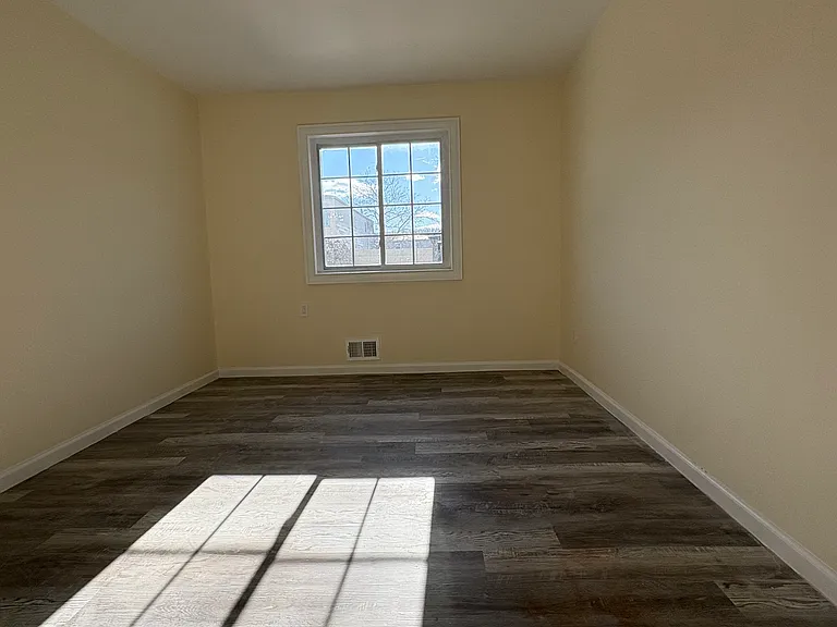 8 Rockville Ave #1 — Photo 10