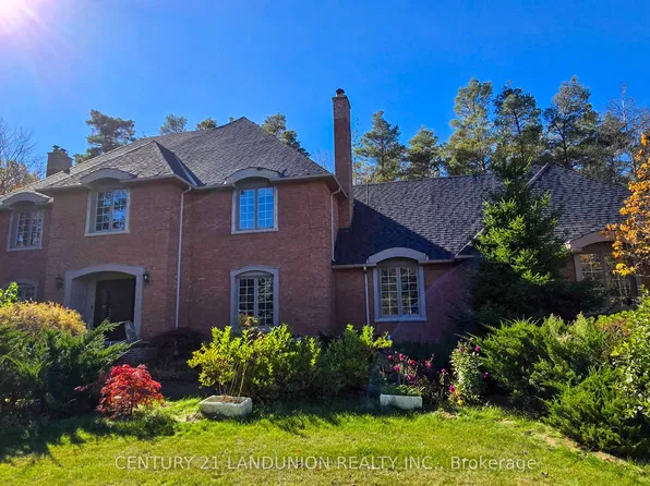 2 Heron Trl, Whitchurch Stouffville, ON L4A 2L4
