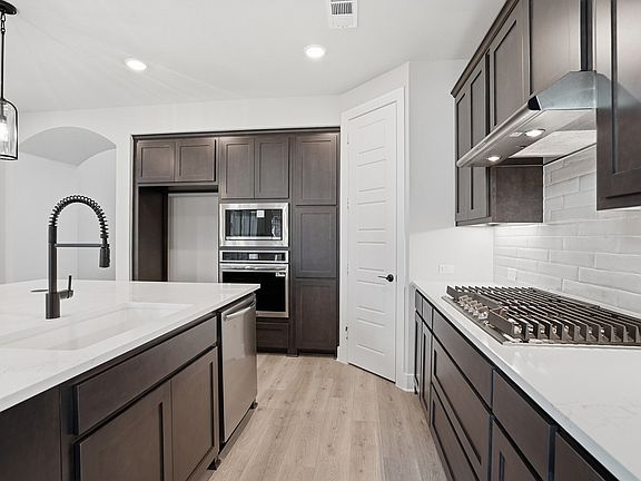 4th image of 1104 Bolden Ave