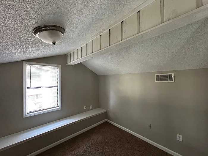 3 bed, 2.0 bath, 1646 sqft, $1,595 — Photo 4