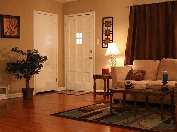 3rd image of 1102 Crescent Dr
