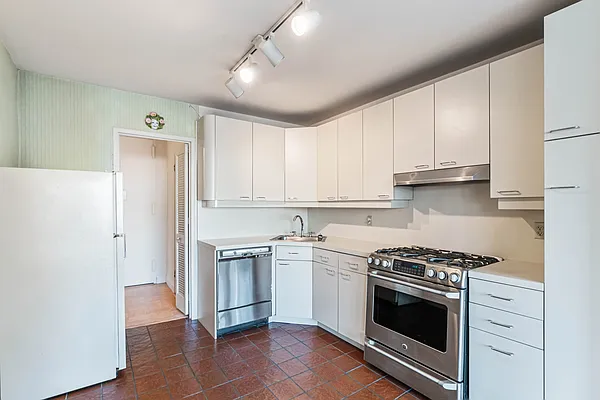 Sold by Lovett Realty, Inc. | media 34