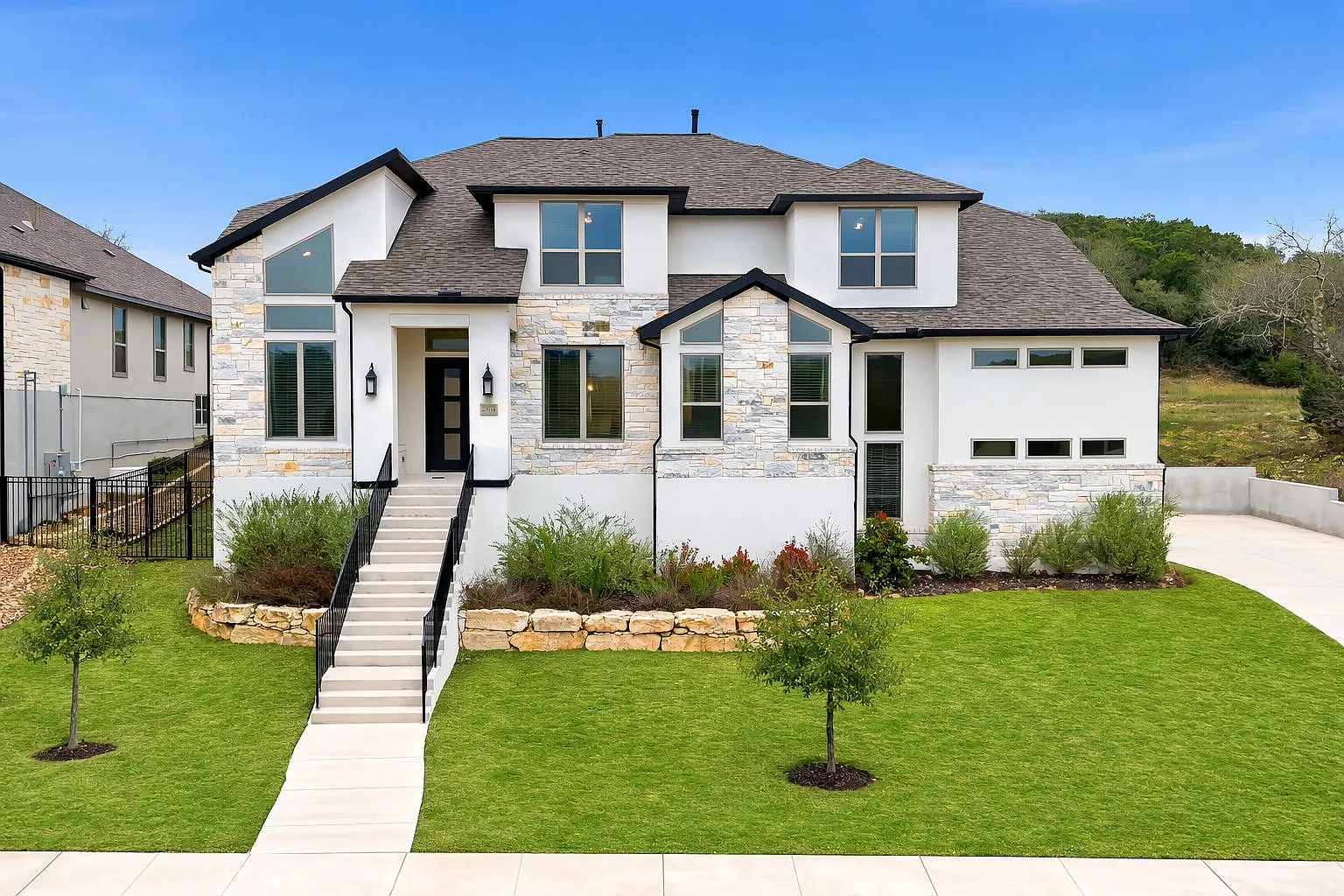 5 bed, 4.5 bath, 4428 sqft, $5,050 — Photo 1