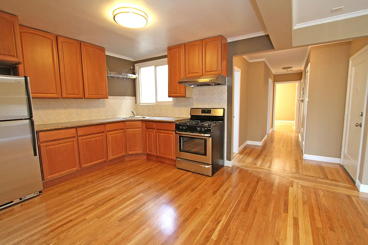 3 bed, 1300 sqft, $5,500 — Photo 2