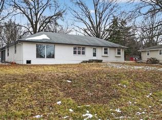 1220 N Leeview Cir, Olathe, KS 66061