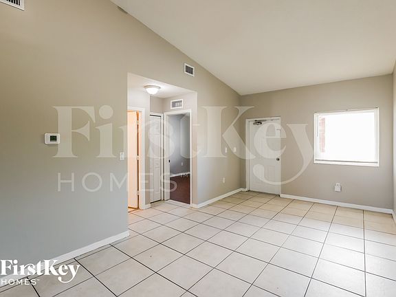 2nd image of 925 NE 34th Ave Unit 203