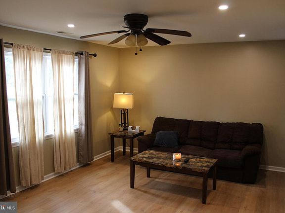 4th image of 214 Scammell Dr