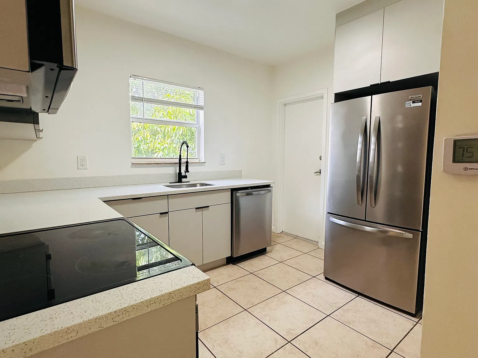 2 bed, 975 sqft, $2,050 — Photo 2
