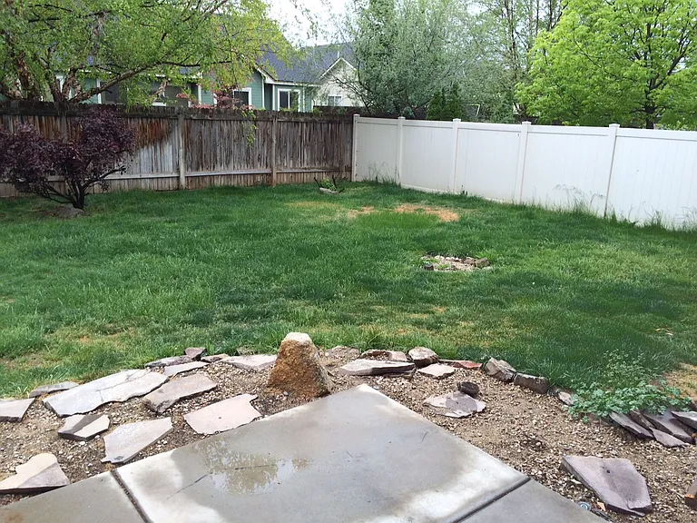 1411 Loretta — Photo 16