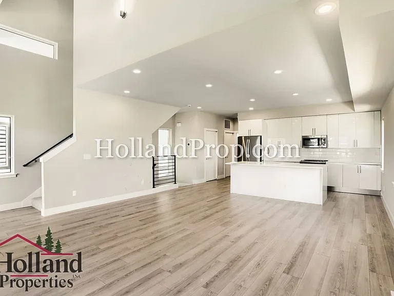 7450 SE Lago St — Photo 8
