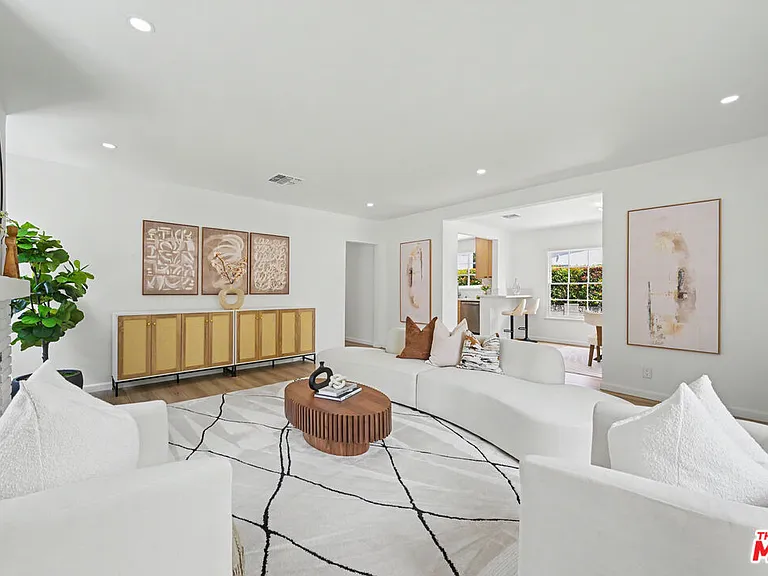 5119 Enfield Ave — Photo 4