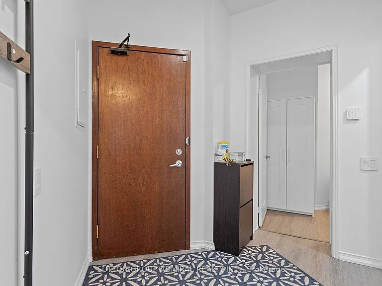 555 Yonge St #510 — Photo 9