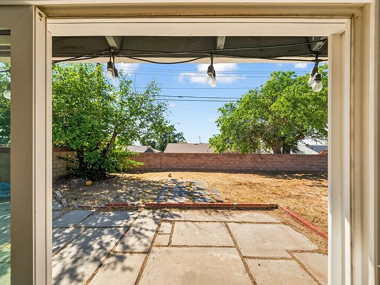 45463 Foxton Ave — Photo 10