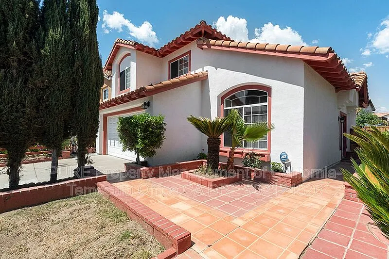 3 bed, 2.5 bath, 1700 sqft, $2,995 — Photo 3