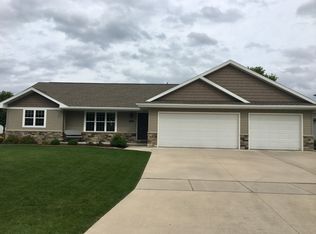 672 W Rock River Cir, De Pere, WI 54115