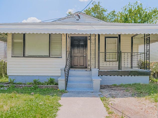 1st image of 1985 Hugo Ave