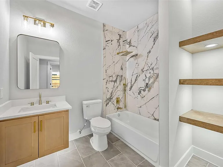 2446 Carmel St #B — Photo 10