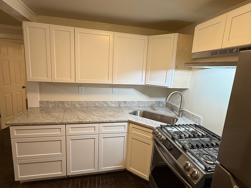 All New Kitchen-New Kitchen, New Granite Top, New Faucet, New Stove, New Refrigerator, New Vent Hood.