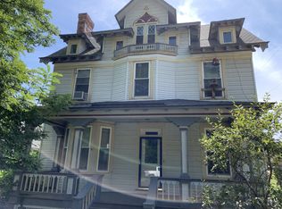 542 W 11th St APT 6, Dubuque, IA 52001