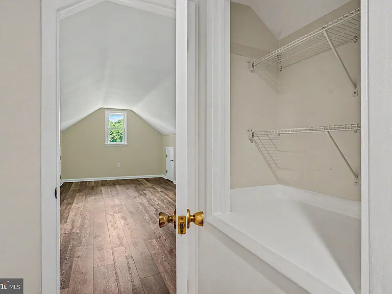 209 Casparus Way — Photo 25