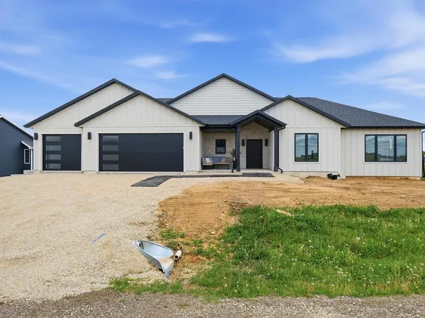 1636 Fissure Trail, Columbus, WI 53925