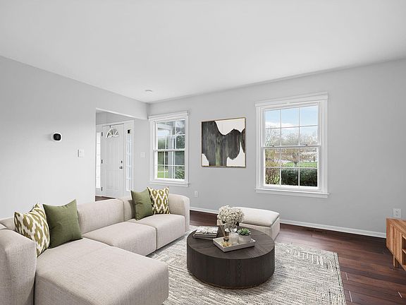 4th image of 5615 Pebble Ridge Ct
