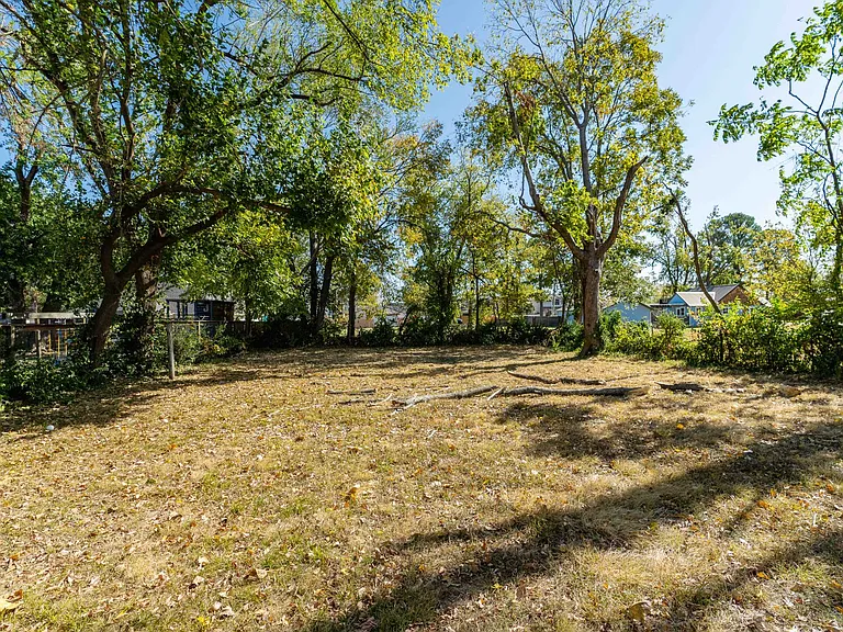 315 SW F St — Photo 17